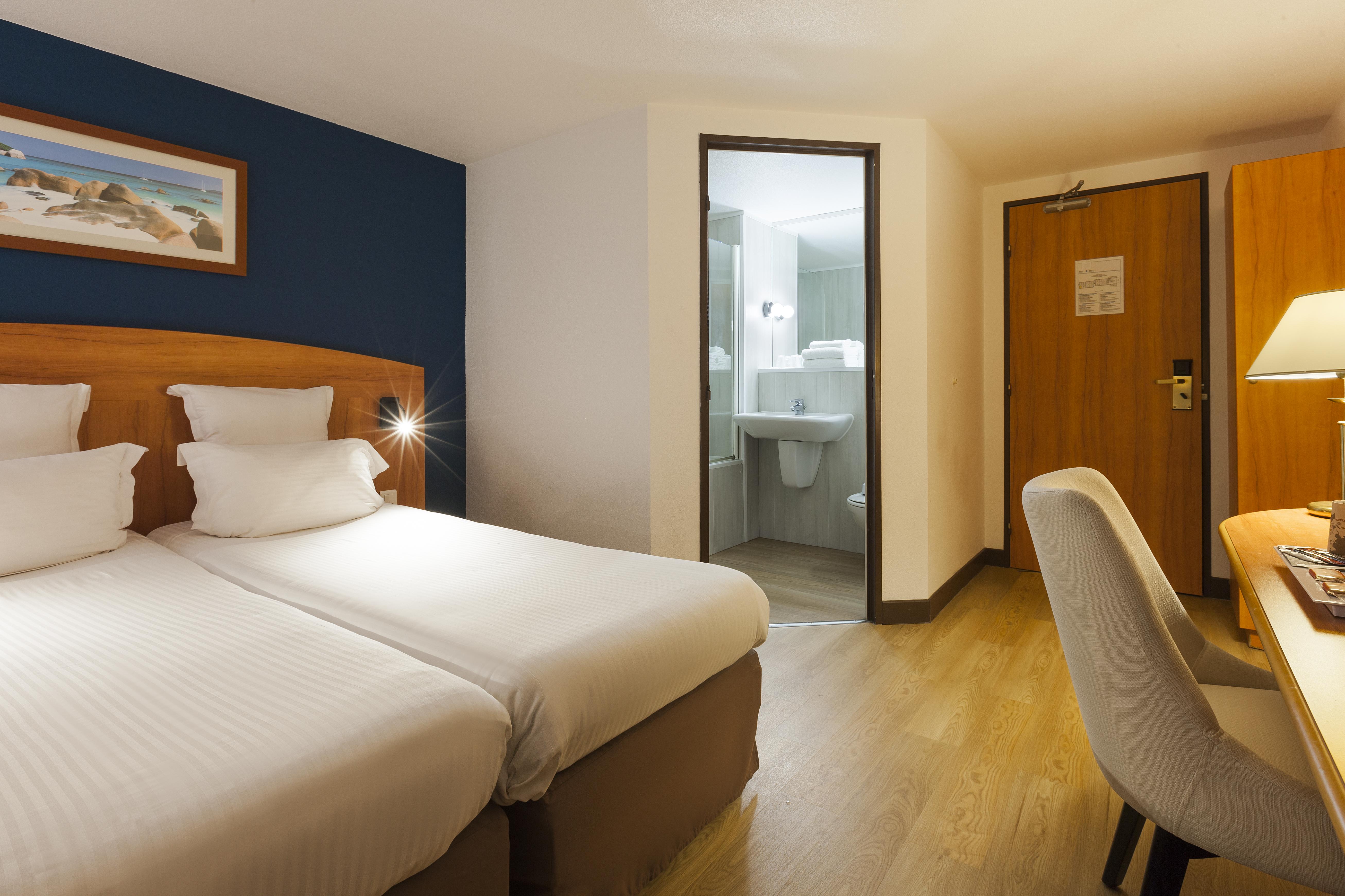 Comfort Hotel Evreux Luaran gambar