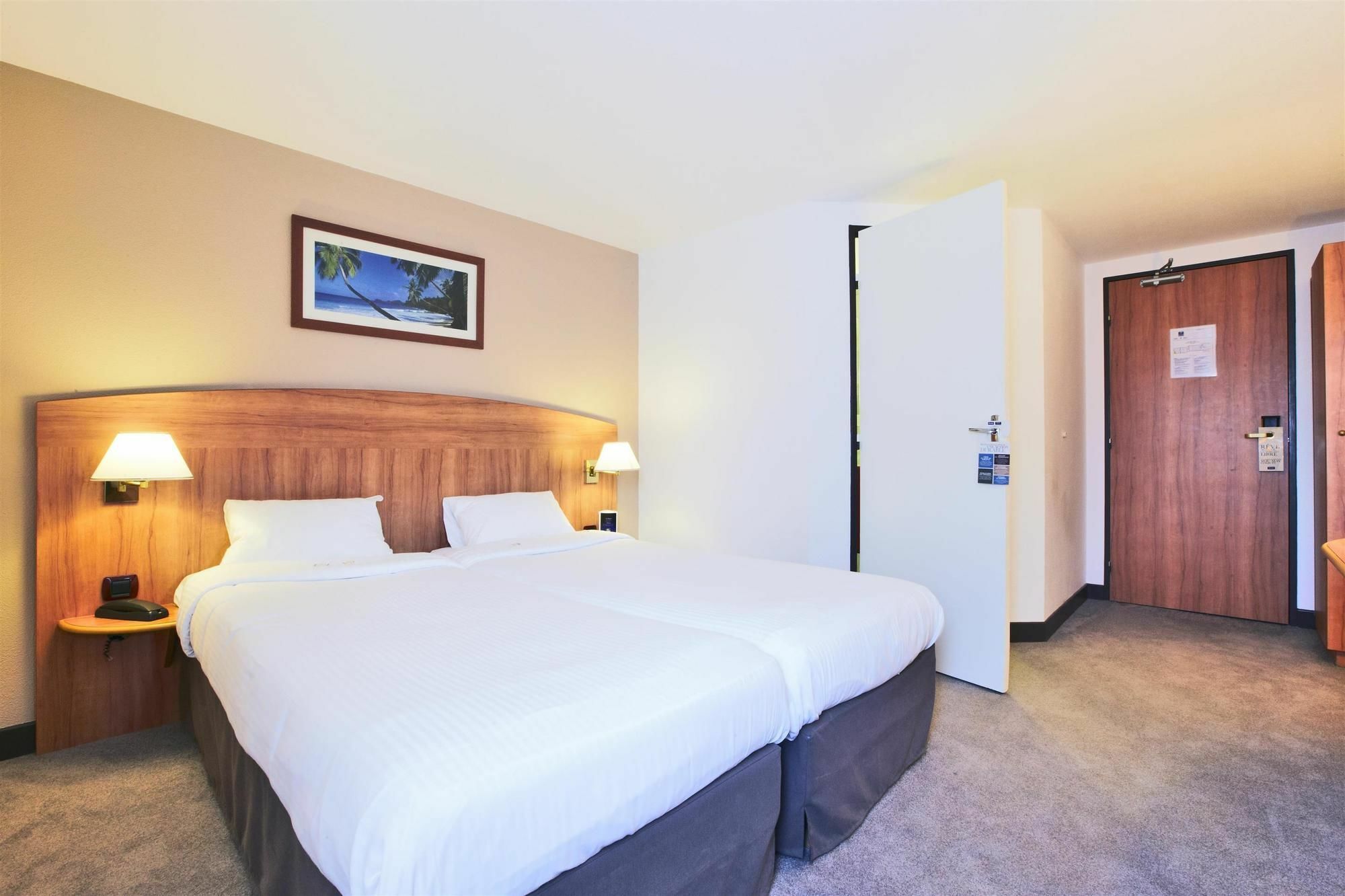 Comfort Hotel Evreux Luaran gambar