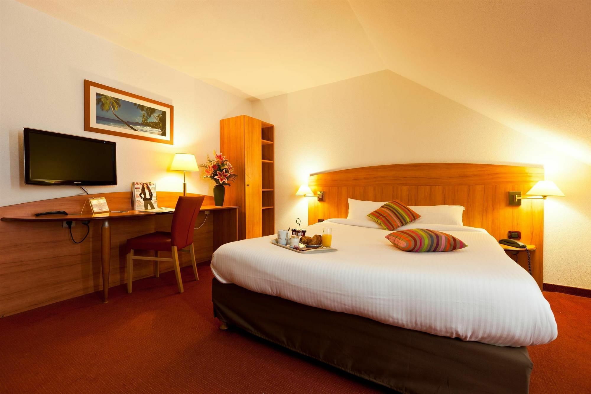 Comfort Hotel Evreux Luaran gambar